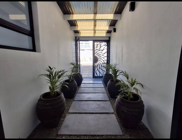 4 BEDROOM HOUSE FOR SALE IN DA GAMA BAY